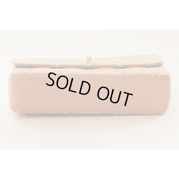 シャネル　ワイルドステッチ　チェーンショルダーバック　ベージュ／ゴー ルド金具　底