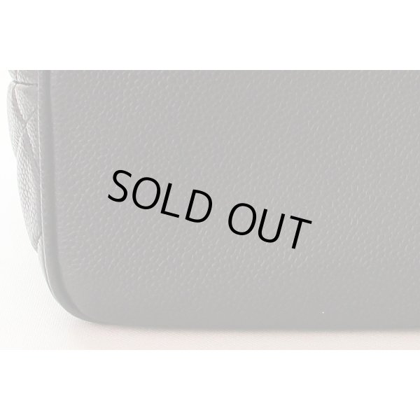 シャネル　復刻トートバック ブラック／ゴールド金具　底拡大