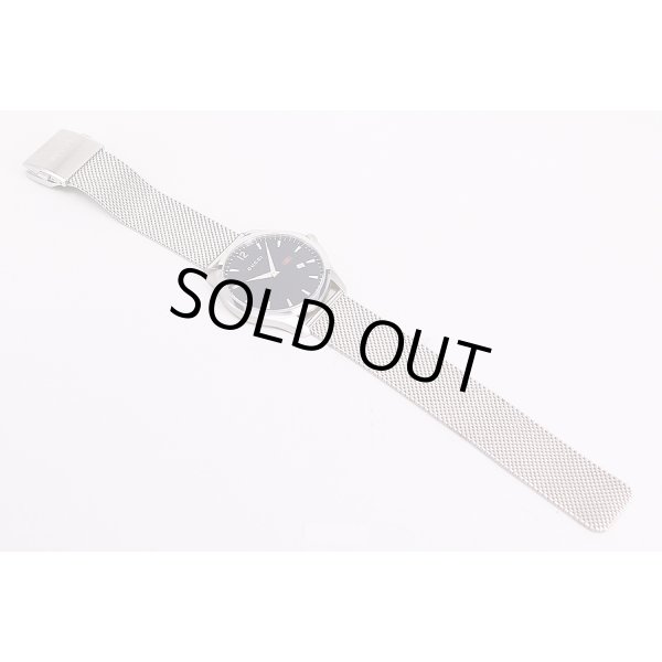 グッチ　タイムレス　ＹＡ１２６．３　黒文字盤　メッシュベルト状態　表面