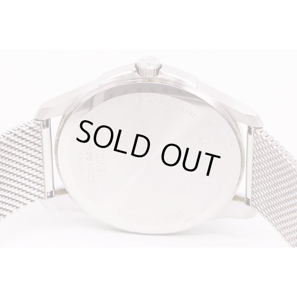 グッチ　タイムレス　ＹＡ１２６．３　黒文字盤　裏面拡大