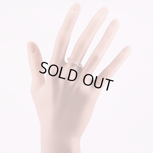 シャネル　750PG カメリアリング J10801 2.20g　装着イメージ