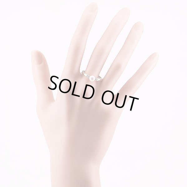 ミキモト　K18 パールダイアイリリング 5.50mm 3.50g　装着イメージ