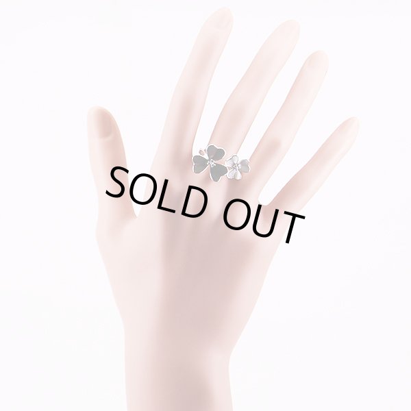 K18WG シェルダイアイリリング 0.08ct 7.10g　装着イメージ