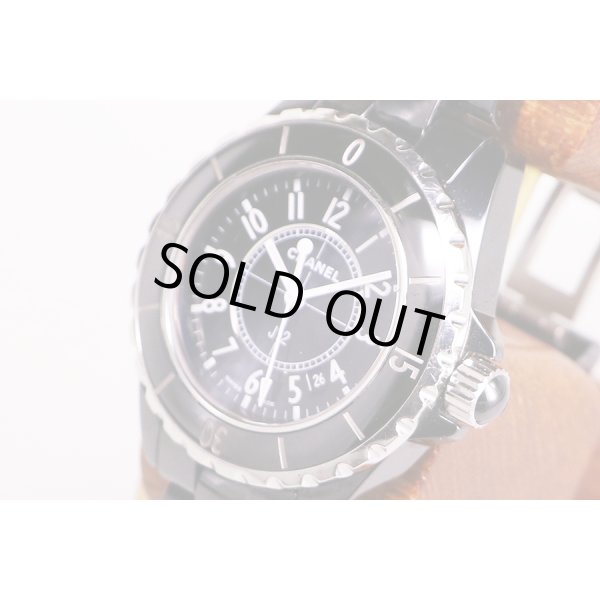 シャネル　Ｊ１２　Ｈ０６８２　黒文字盤　サイド拡大