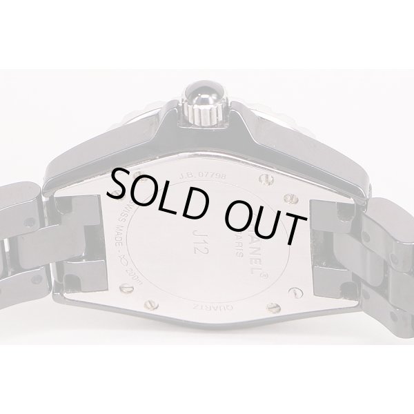 シャネル　Ｊ１２　Ｈ０６８２　黒文字盤　裏面拡大