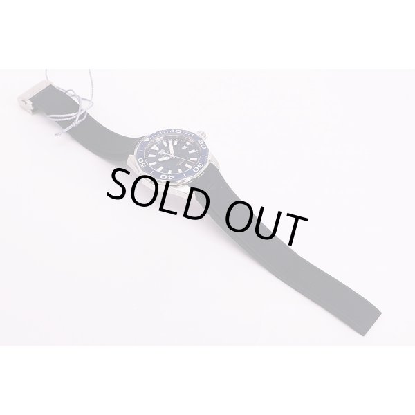 タグホイヤー　アクアレーサー　ＷＡＹ１１１Ｃ　紺文字盤　ラバーベルト　表面