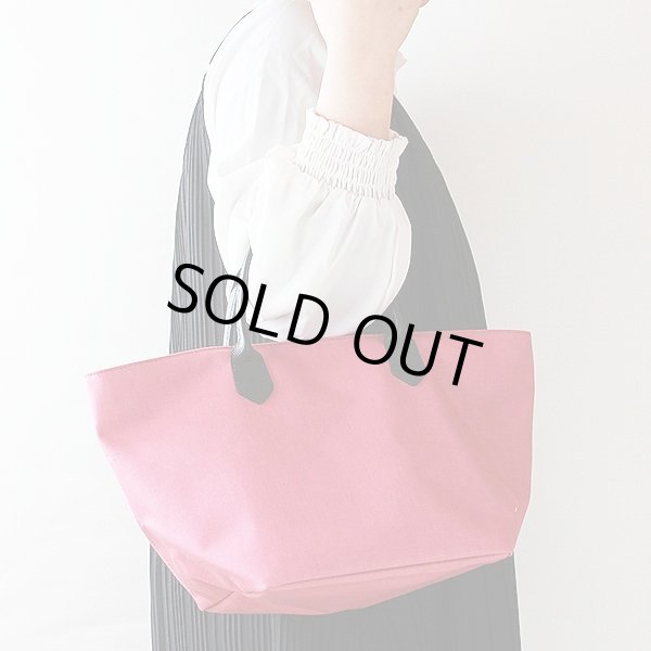 エルベシャプリエ　レザーハンドル舟型トートM 1407C コライユ　持ったイメージ