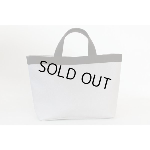 エルベシャプリエ　リュクススクエアトートM 704GP マスティック／モカ　裏面