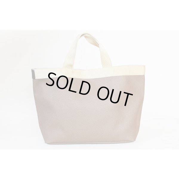 エルベシャプリエ　リュクススクエアトートM 704GP トープ／ゴールド　裏面