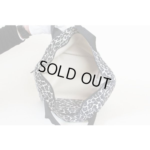 エルベシャプリエ　ナイロン舟型トートM 1027F パンサーブラン　中身