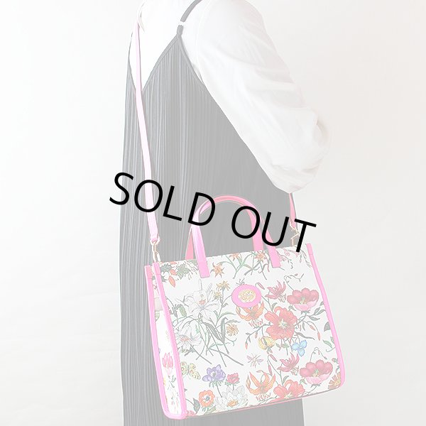 グッチ　フローラ 2WAYショルダーバック 550141 520981 ピンク　掛けたイメージ