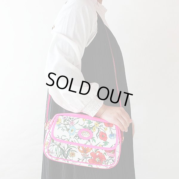 グッチ　フローラ ショルダーバック 550147 493492 ピンク　掛けたイメージ