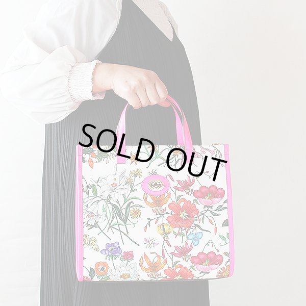グッチ　フローラ 2WAYショルダーバック 550141 520981 ピンク　持ったイメージ
