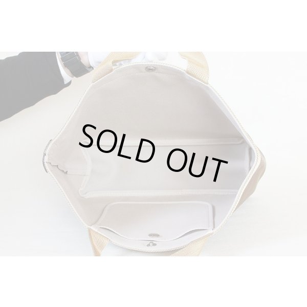 エルベシャプリエ　リュクススクエアトートM 704GP トープ／ゴールド　中身