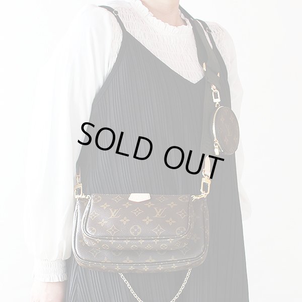 ルイ・ヴィトン　ミュルティ・ポシェット・アクセソワール　M44813　カーキ　掛けたイメージ