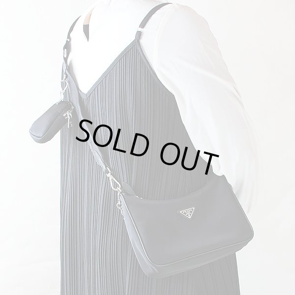 プラダ　2WAYショルダーバック　1BH204　ブラック　掛けたイメージ