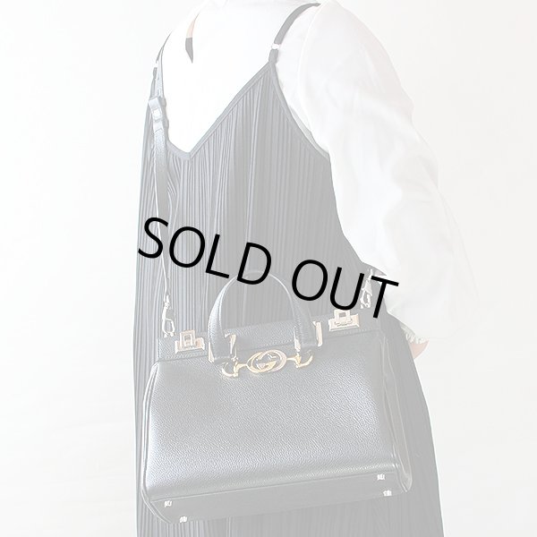 グッチ　スモール　トップハンドルバック　569712 498879　ブラック　掛けたイメージ