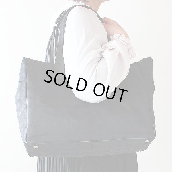 シャネル　ニュートラベルライン　トートMM　ノワール　掛けたイメージ