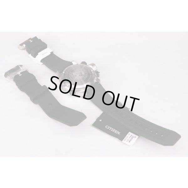 シチズン　ダイバー２００ｍデプスメーター　ＢＮ２０３６－Ｊ４Ｅ　黒文字盤　ラバーベルト状態　表面