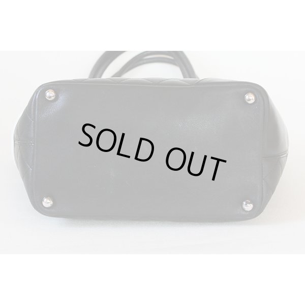 シャネル　カンボンライン ミディアムトートバック ブラック／ホワイト　底