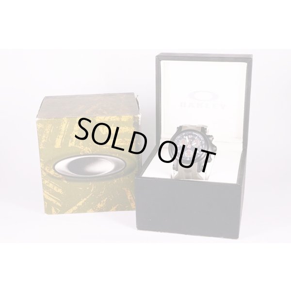 オークリー　ホールショットクロノ　１０ｔｈマウンテンディビジョン　黒文字盤　箱