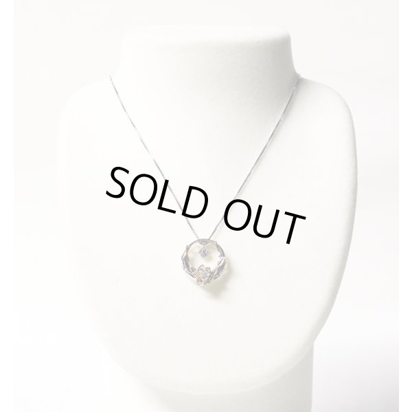 大地真央プロデュース　PT950/K18　ダイアイリペンダントネックレス　0.307ct 0.20ct 13.20g　装着イメージ