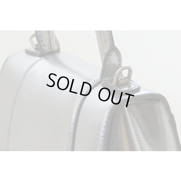 バレンシアガ　アワーグラスXS　トップハンドルバッグ　592833 メタリックシルバー　サイド拡大