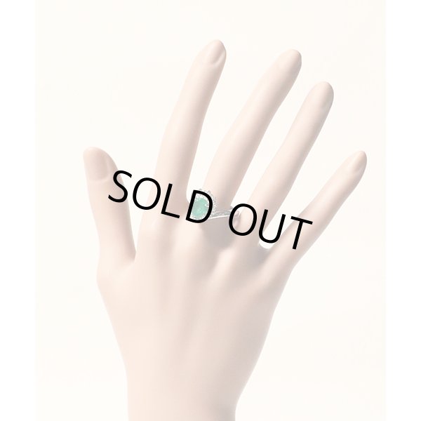 PT900　エメラルドダイアイリリング　1.37ct 0.65ct 10.40g　装着イメージ