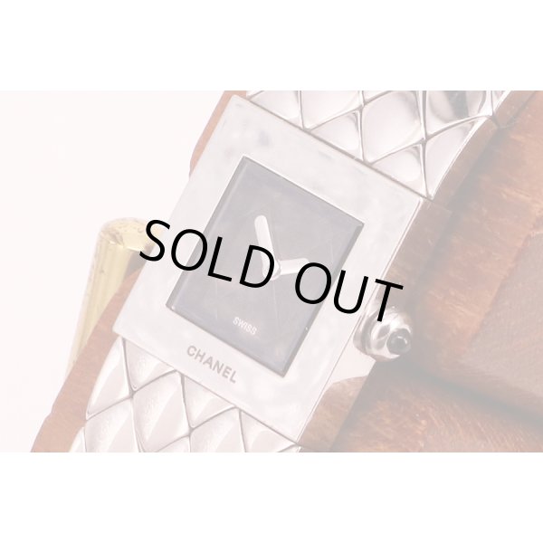 シャネル　マトラッセ　黒文字盤　サイド拡大