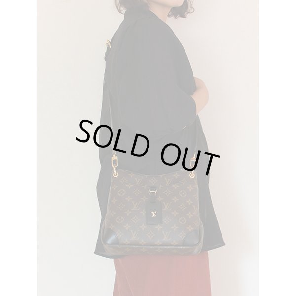 ルイ・ヴィトン　オデオンNM PM M45353 ノワール　掛けたイメージ