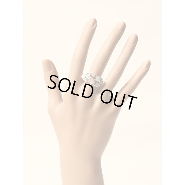 タサキ　K18WG シェルダイアイリリング 0.34ct 8.50g　装着イメージ