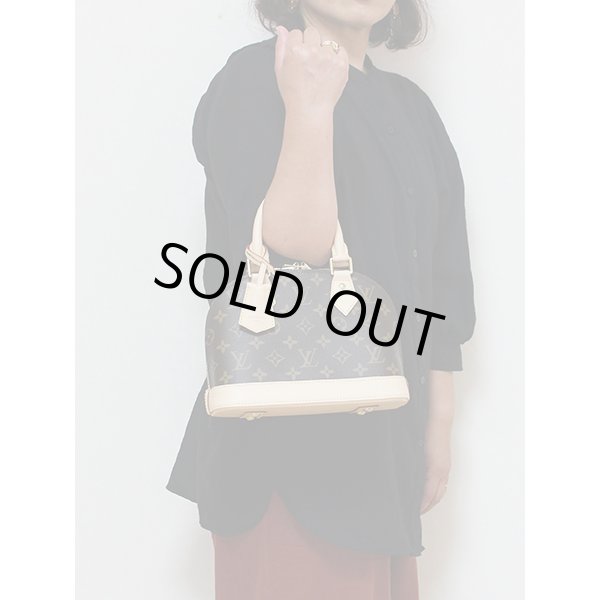 ルイ・ヴィトン　アルマBB M53152　持ったイメージ