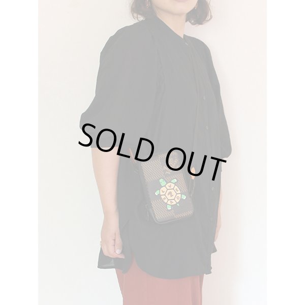 ルイ・ヴィトン　ダブル・フォン ポーチ N40377　掛けたイメージ