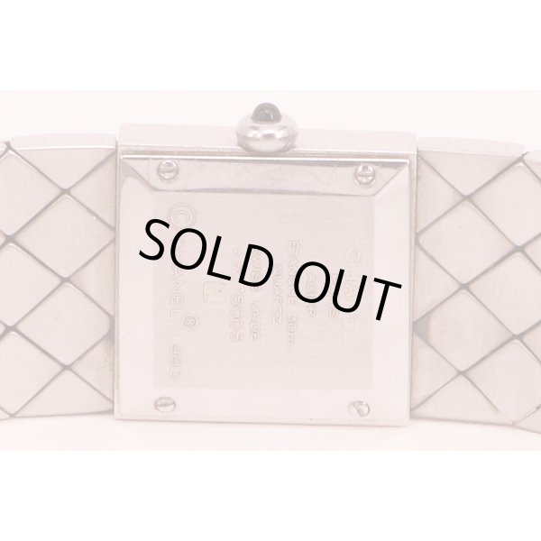 シャネル　マトラッセ　黒文字盤　裏面拡大