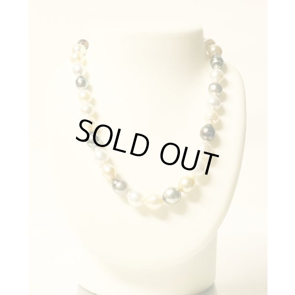 SV 変形マルチカラーパールネックレス 9.1-12.6mm　装着イメージ