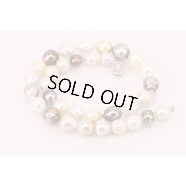 SV 変形マルチカラーパールネックレス 9.1-12.6mm　丸めたイメージ