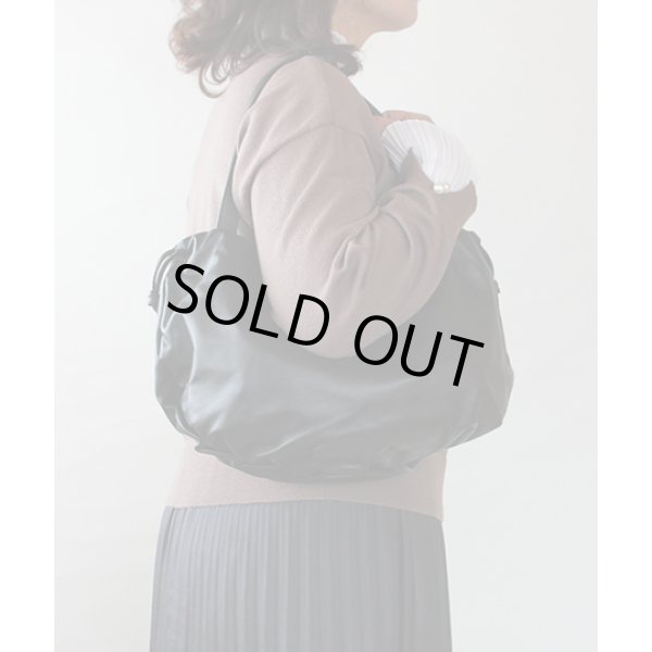 ボッテガヴェネタ ミディアム・ザ・バルブ 651812VCP408425 ブラック　掛けたイメージ