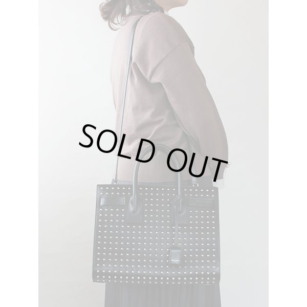 サンローラン　サックドジュール スパイクスタッズ 355154BOW52-1000 ブラック　掛けたイメージ