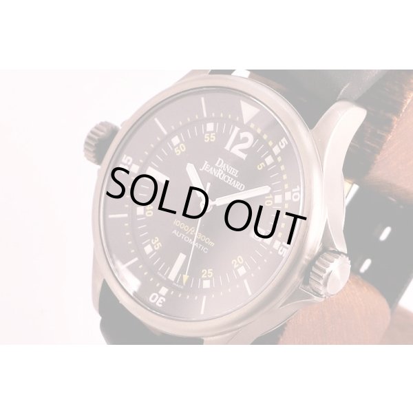 ダニエル・ジャン・リシャール　ダイバースコープ　２４０２０　黒文字盤　サイド拡大