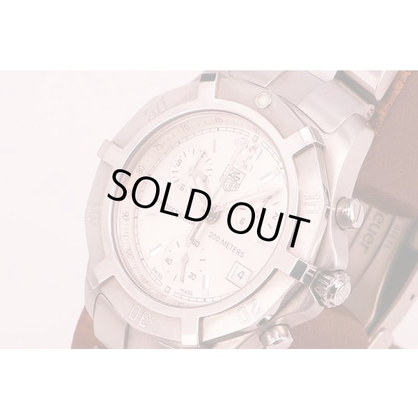 タグホイヤー　２０００エクスクルーシブ　クロノグラフ　ＣＮ１１１１　銀文字盤　サイド拡大