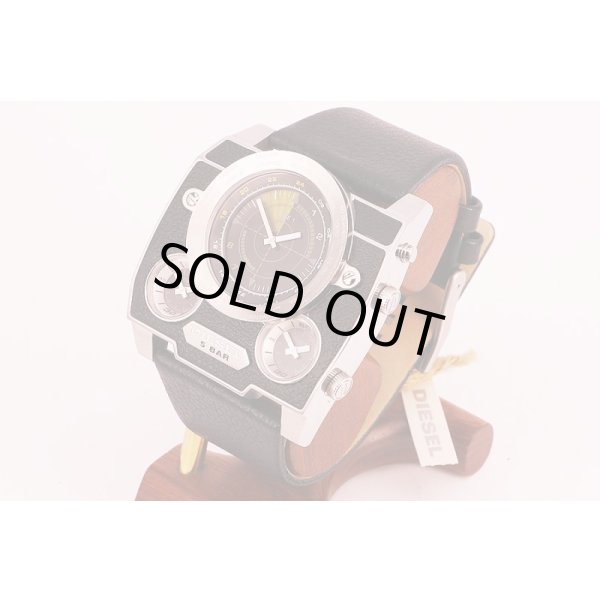 ディーゼル　ＤＺ―１２４３　３タイムレーダー　黒文字盤　サイド