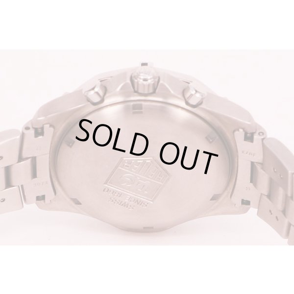 タグホイヤー　２０００エクスクルーシブ　クロノグラフ　ＣＮ１１１１　銀文字盤　裏面拡大