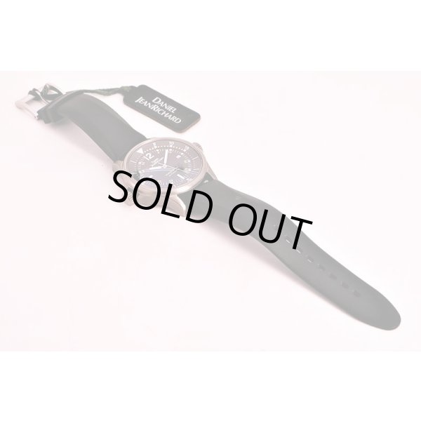 ダニエル・ジャン・リシャール　ダイバースコープ　２４０２０　黒文字盤　ラバーベルト状態　表面