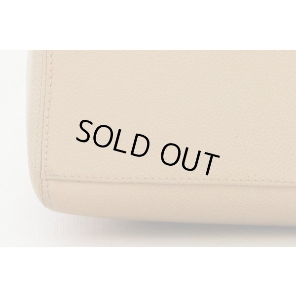 シャネル　ショルダートートバック ベージュ　底拡大