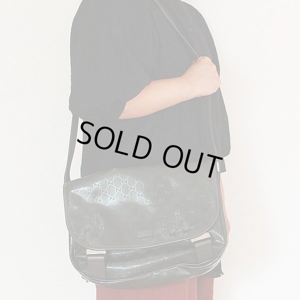 グッチ　メッセンジャーバック 201732 520981 モスグリーン　掛けたイメージ