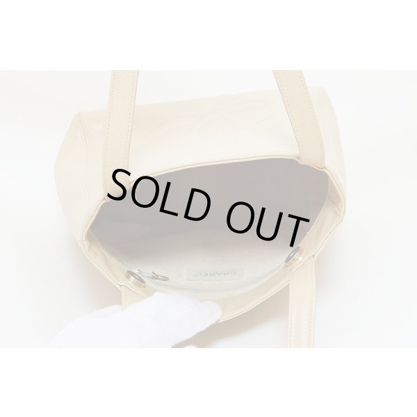 シャネル　ショルダートートバック ベージュ　中身