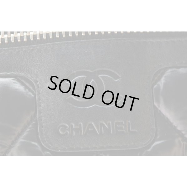 シャネル　コココクーン　ショルダーバック ブラック　正面ロゴマークレザー部に小傷