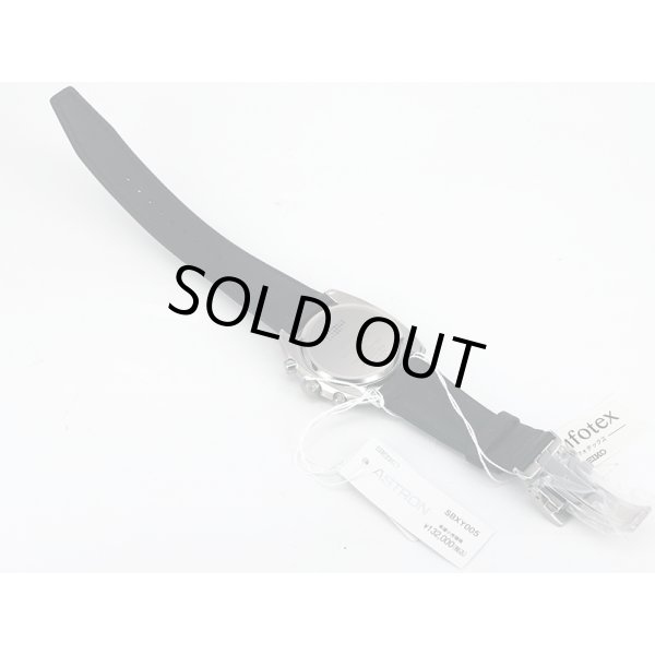 セイコー　アストロン　ＳＢＸＹ００７　電波ソーラー　銀文字盤　革ベルト状態　裏面