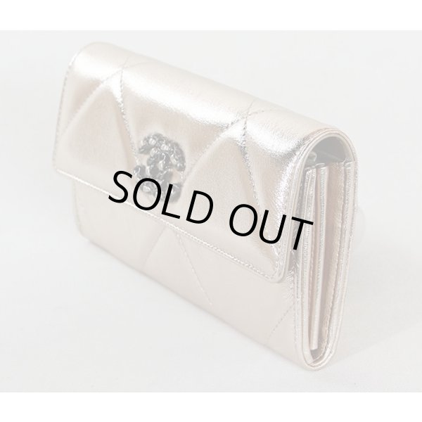 シャネル　19 ロングフラップウォレット AP0955 ゴールド　サイド