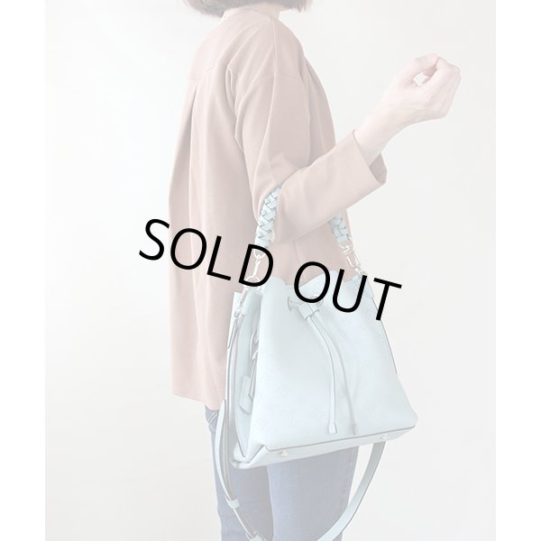 ルイ・ヴィトン　ムリア M55906 ヴェールラグーン　持ったイメージ